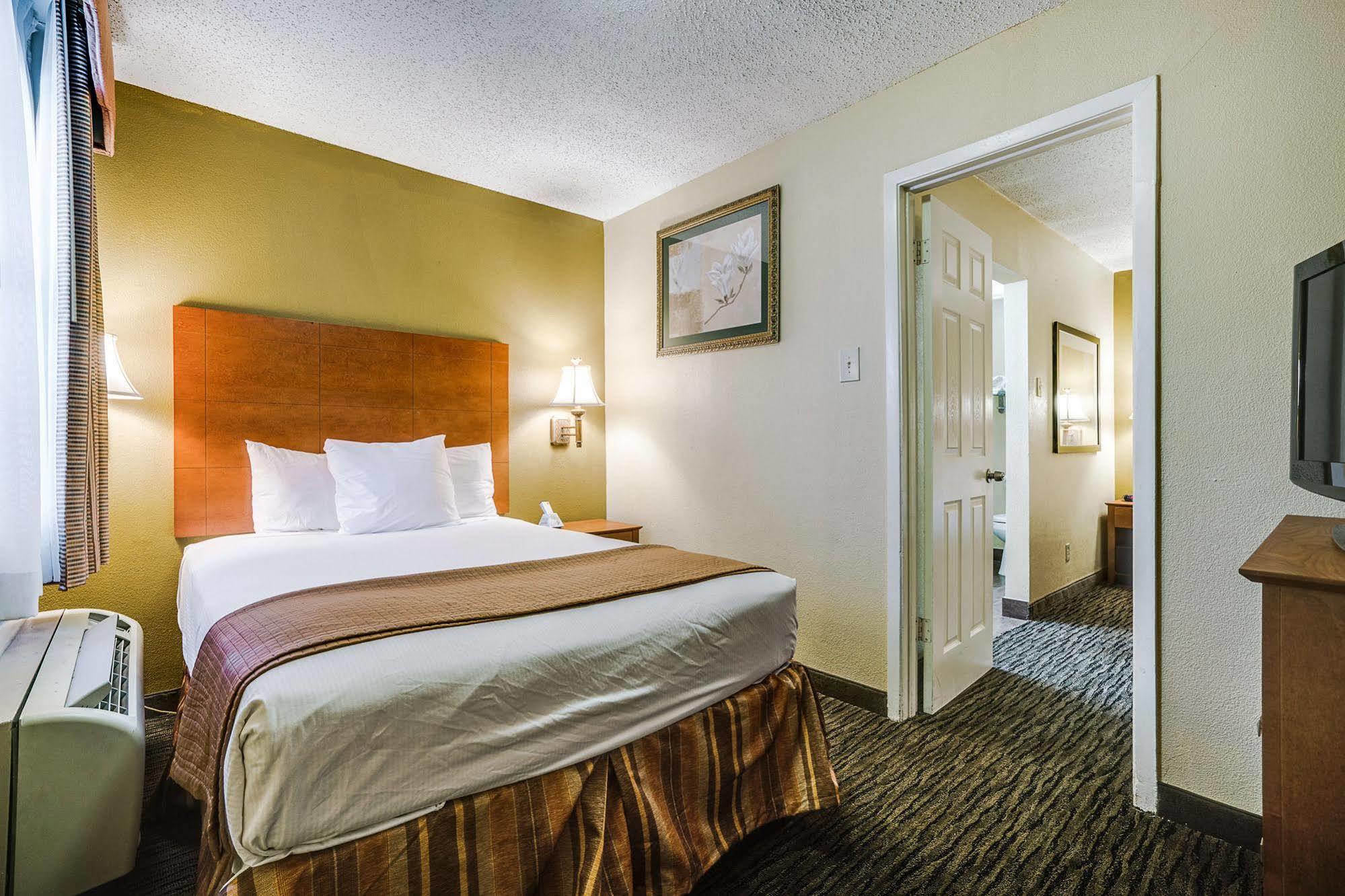 Quality Inn & Suites Dallas-Cityplace Экстерьер фото